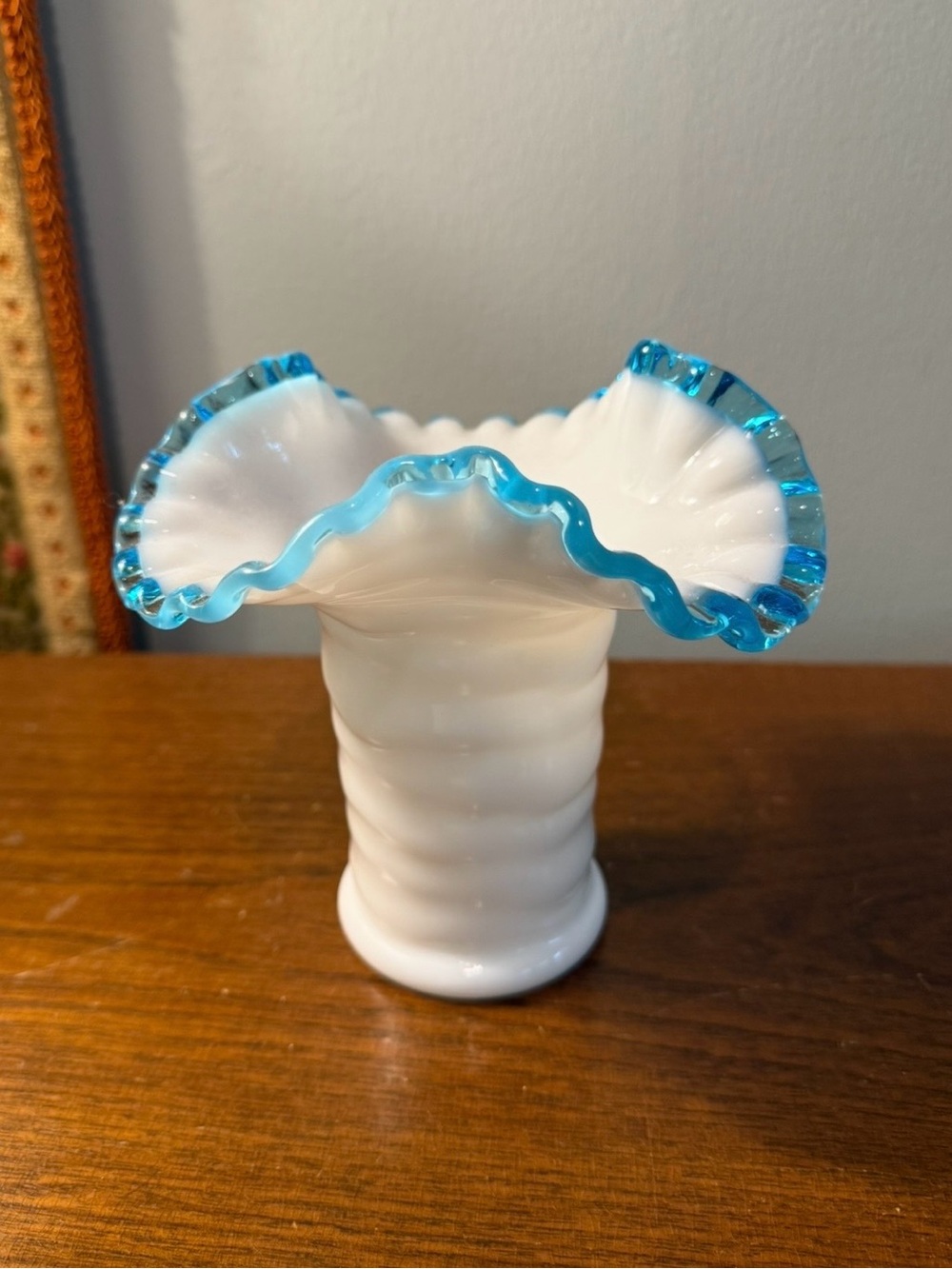L.E. Smith Style Blue Crest Milk Glass Jack In-The-Pulpit Vase.